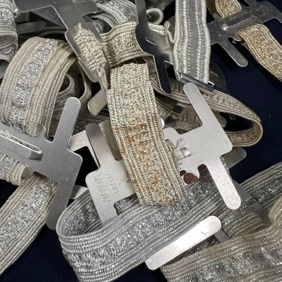 Set Of 30 Silver Wristlet Corsage Clips With Elastic Bands For Floral Arrangemen - Picture 4 of 4